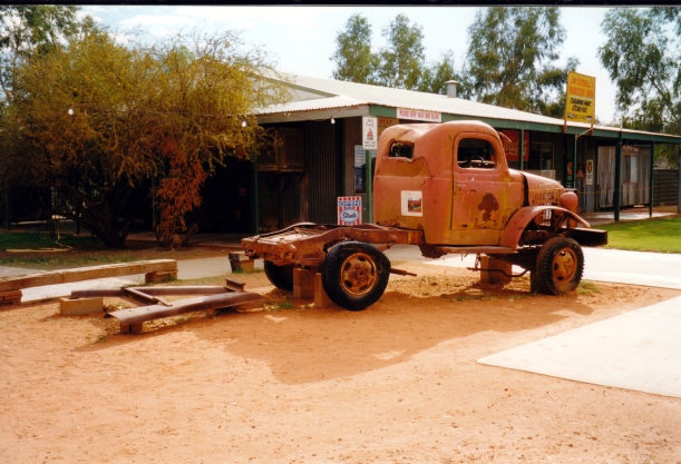 08-11-1999 14 Stuarts Well rig that made first Kings Canyon track