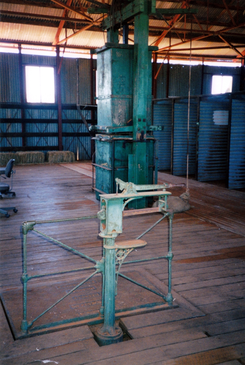 09-25-2001 machinery currawinya shearing shed.jpg